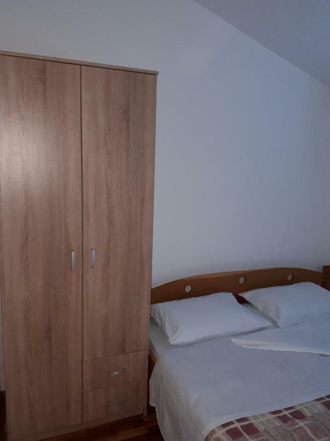 Apartments Horvat On Island Pag Vlasici Exterior foto